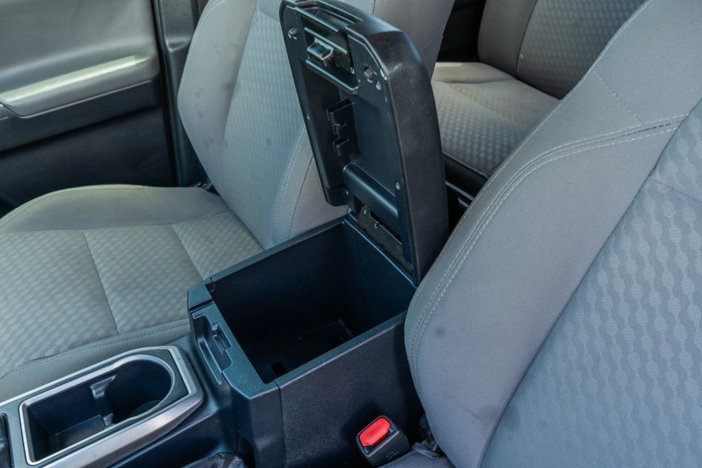 
								2020 Toyota Tacoma Double Cab SR5 Pickup 4D 6 ft full									