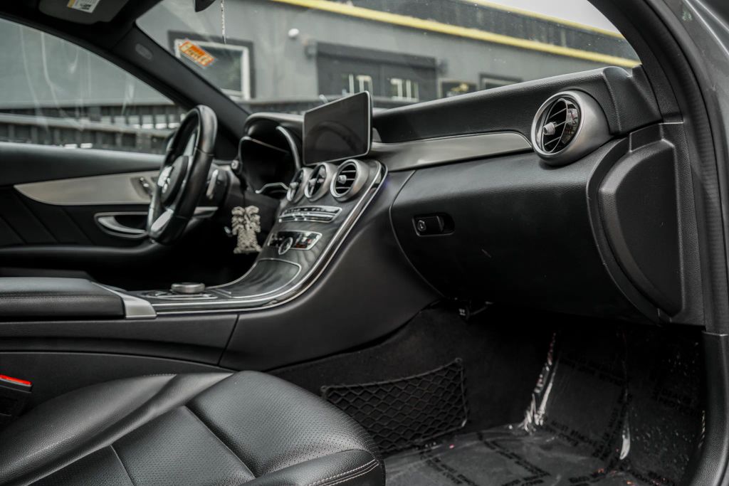 
								2019 Mercedes-Benz C-Class C 300 Sedan 4D full									