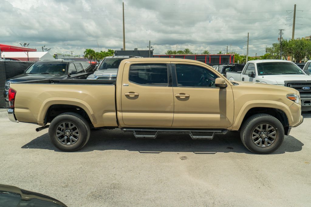 
								2020 Toyota Tacoma Double Cab SR5 Pickup 4D 6 ft full									