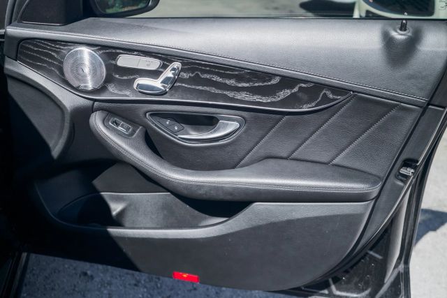 
								2017 Mercedes-Benz C-Class C 300 4MATIC Sedan 4D full									