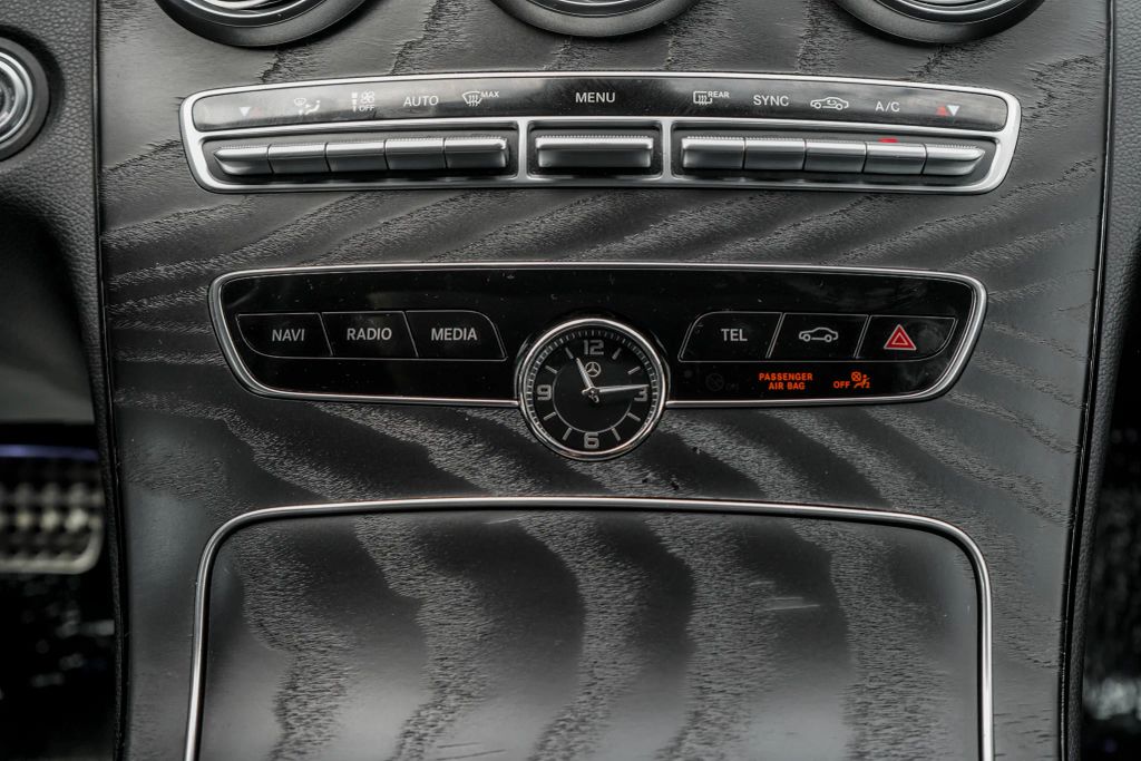 
								2019 Mercedes-Benz C-Class C 300 Sedan 4D full									