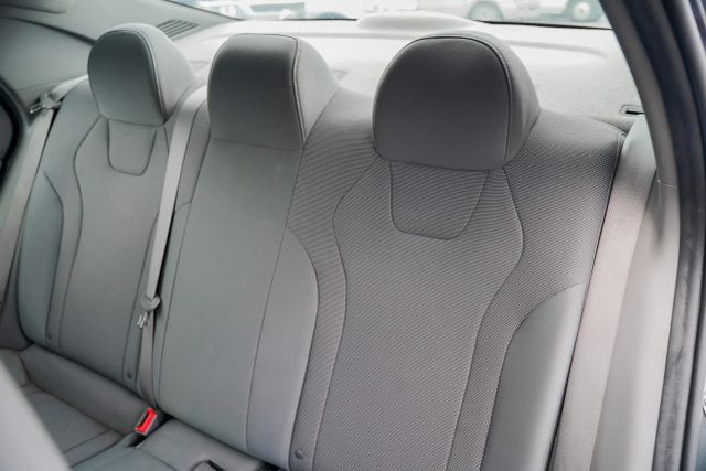 
								2023 Hyundai Elantra SE Sedan 4D full									