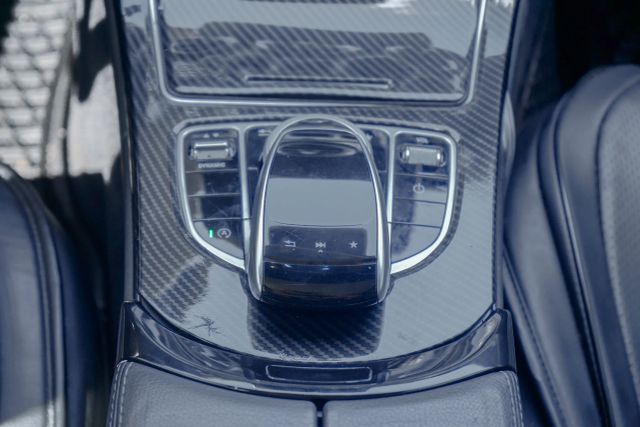 
								2017 Mercedes-Benz C-Class C 300 4MATIC Sedan 4D full									