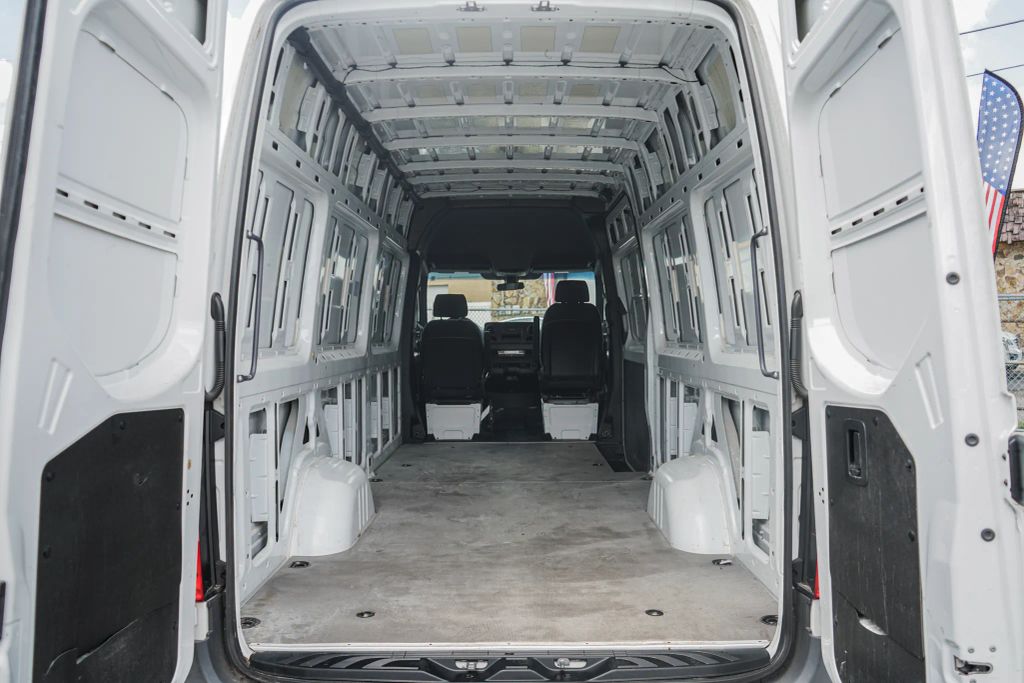 
								2023 Mercedes-Benz Sprinter 2500 Cargo High Roof w/170  WB Van 3D full									