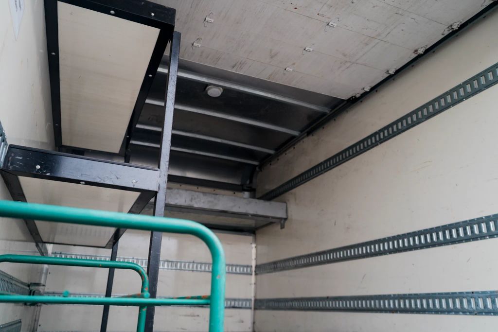 
								2017 Chevrolet Express Commercial Cutaway Cutaway Van 2D full									