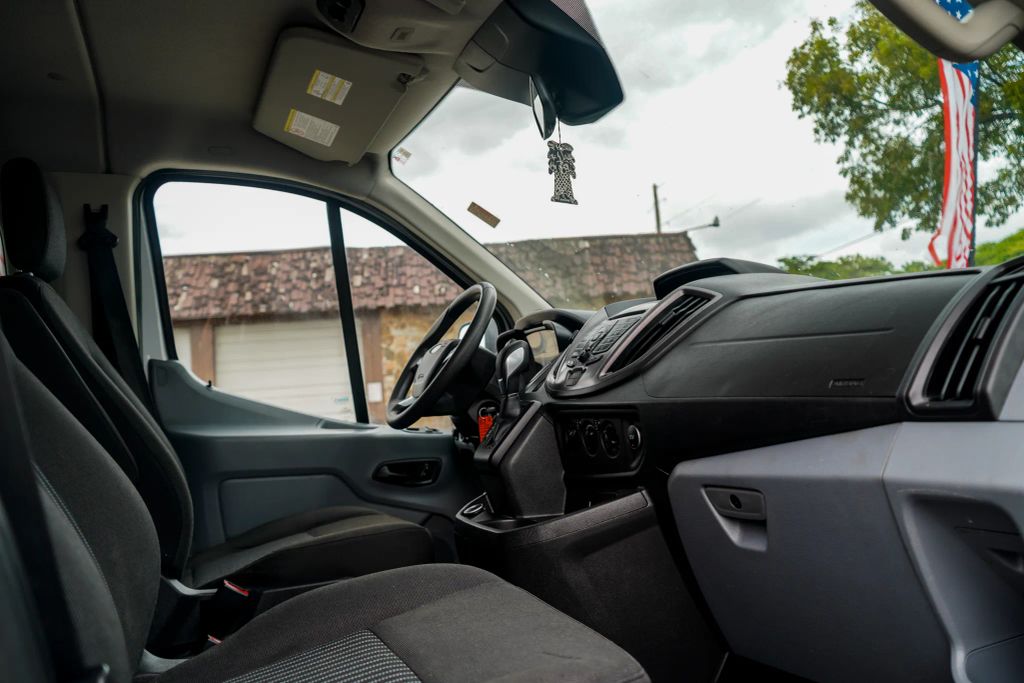 
								2018 Ford Transit 350 Wagon XLT w/Low Roof w/Sliding Side Door Van 3D full									