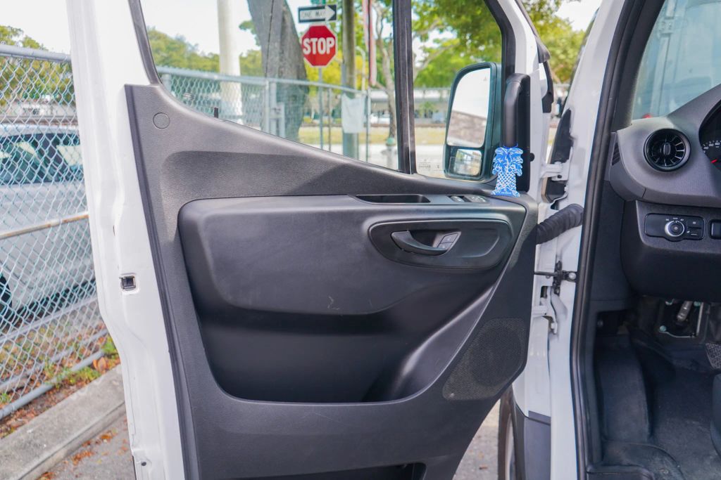 
								2023 Mercedes-Benz Sprinter 2500 Cargo High Roof w/170  WB Van 3D full									