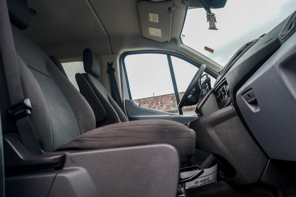 
								2018 Ford Transit 350 Wagon XLT w/Low Roof w/Sliding Side Door Van 3D full									