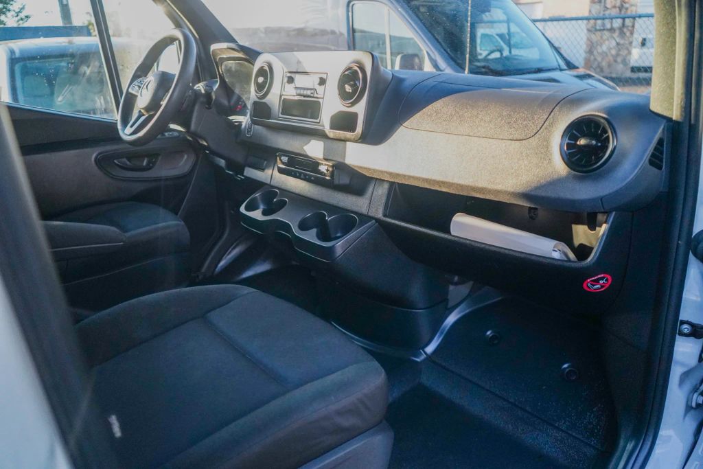 
								2022 Mercedes-Benz Sprinter 2500 Cargo High Roof w/170  WB Van 3D full									