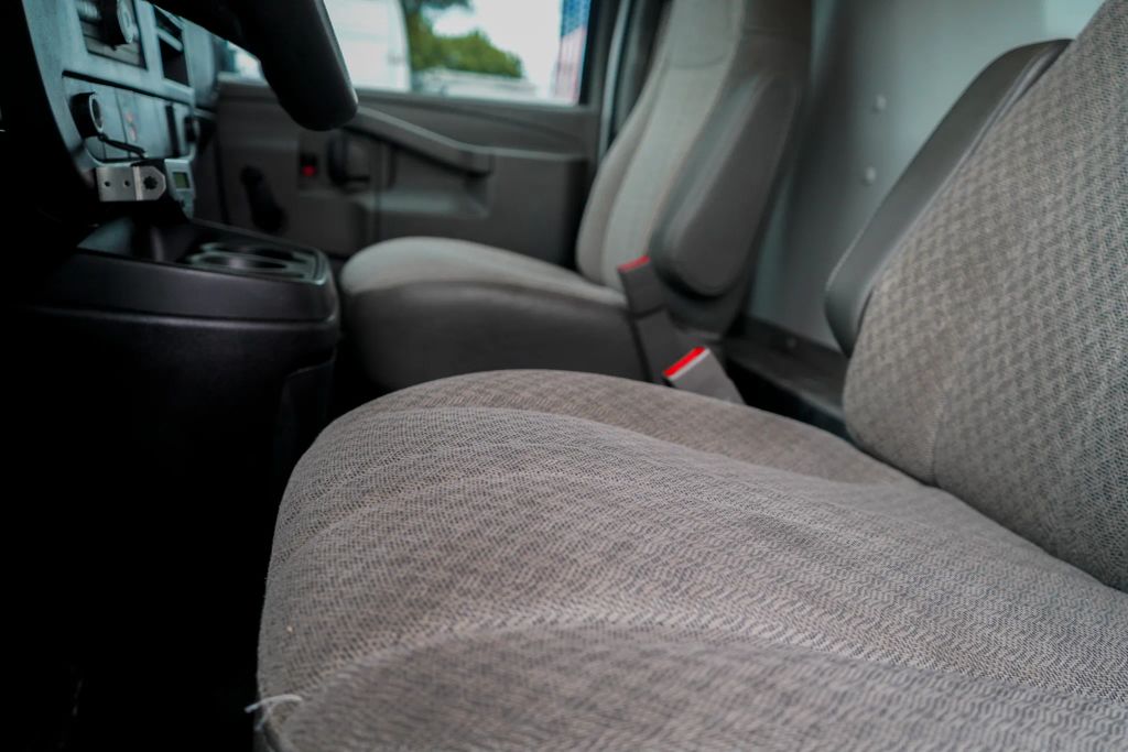 
								2017 Chevrolet Express Commercial Cutaway Cutaway Van 2D full									