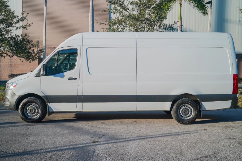 
								2022 Mercedes-Benz Sprinter 2500 Cargo High Roof w/170  WB Van 3D full									