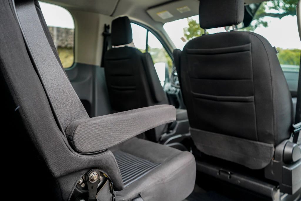 
								2018 Ford Transit 350 Wagon XLT w/Low Roof w/Sliding Side Door Van 3D full									