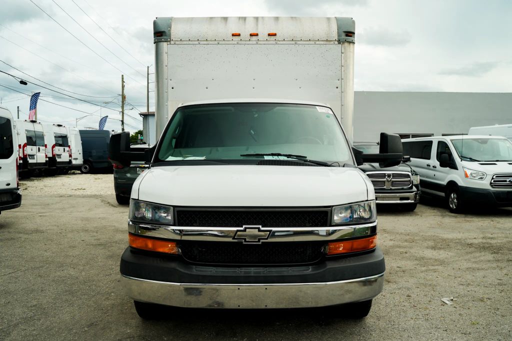 
								2017 Chevrolet Express Commercial Cutaway Cutaway Van 2D full									