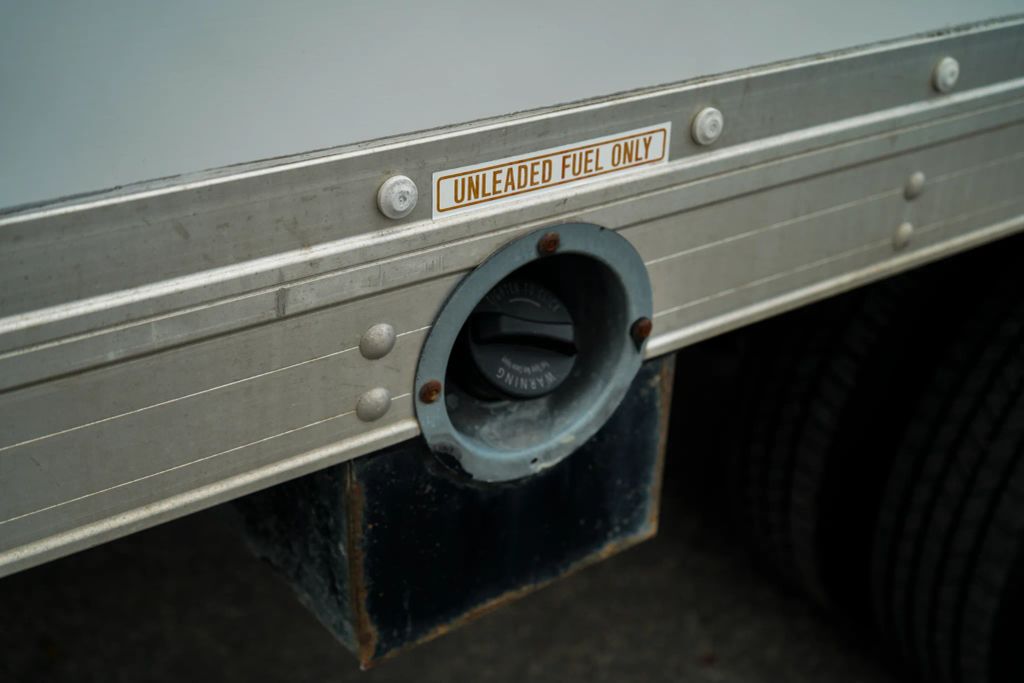 
								2017 Chevrolet Express Commercial Cutaway Cutaway Van 2D full									