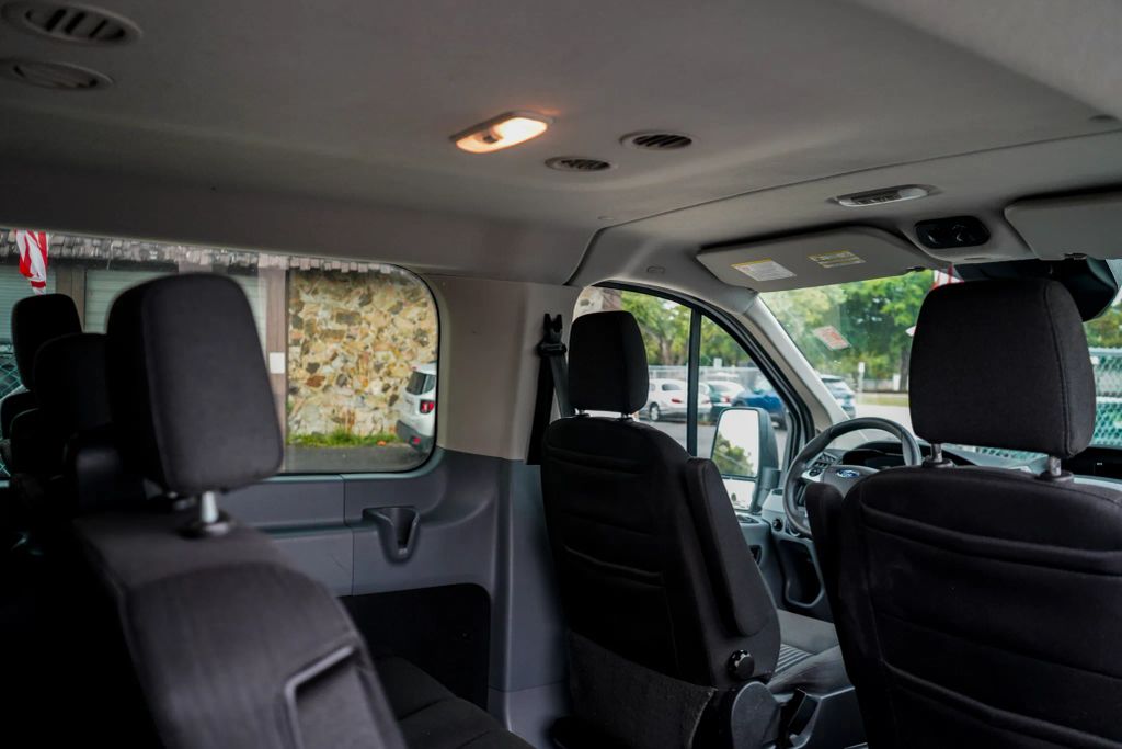 
								2018 Ford Transit 350 Wagon XLT w/Low Roof w/Sliding Side Door Van 3D full									