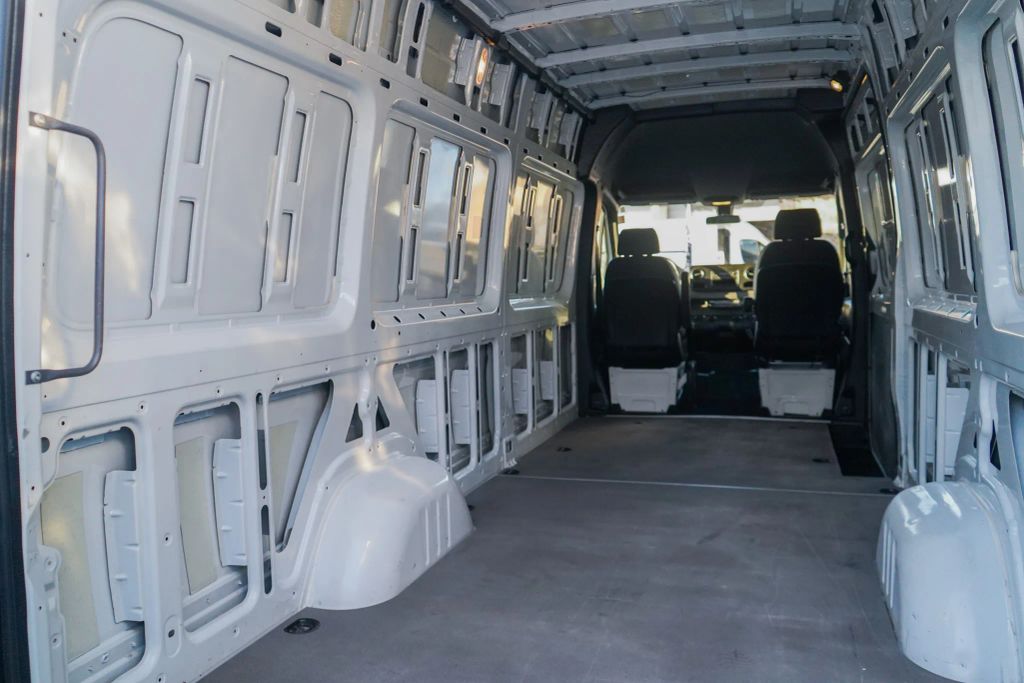 
								2022 Mercedes-Benz Sprinter 2500 Cargo High Roof w/170  WB Van 3D full									