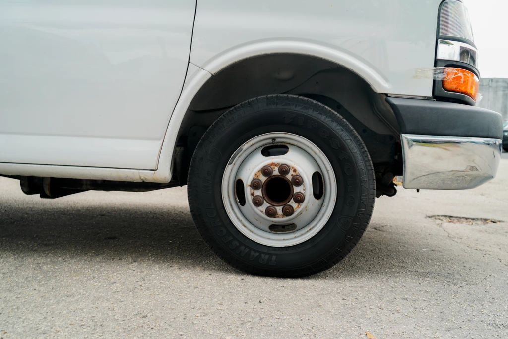 
								2017 Chevrolet Express Commercial Cutaway Cutaway Van 2D full									