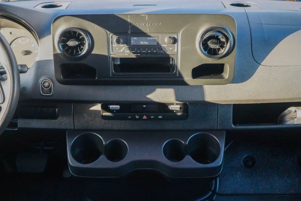 
								2022 Mercedes-Benz Sprinter 2500 Cargo High Roof w/170  WB Van 3D full									