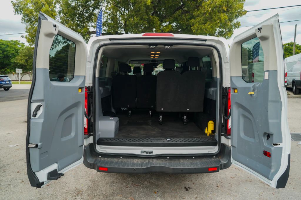 
								2018 Ford Transit 350 Wagon XLT w/Low Roof w/Sliding Side Door Van 3D full									