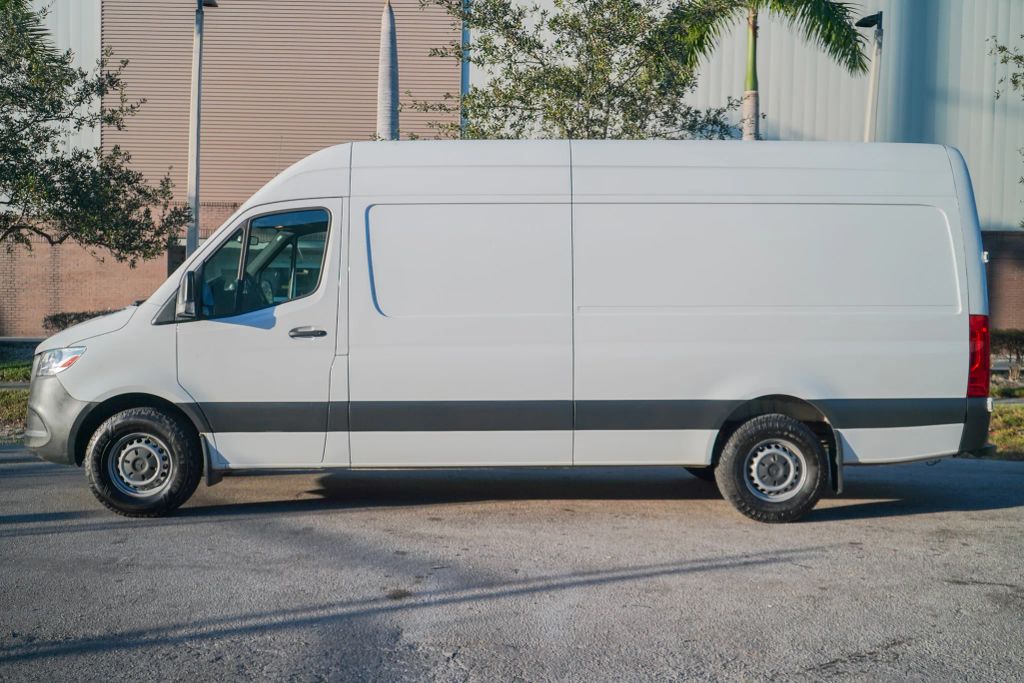 
								2022 Mercedes-Benz Sprinter 2500 Cargo High Roof w/170  WB Van 3D full									
