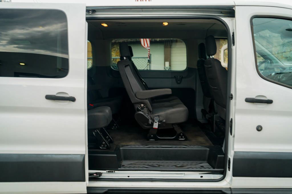 
								2018 Ford Transit 350 Wagon XLT w/Low Roof w/Sliding Side Door Van 3D full									