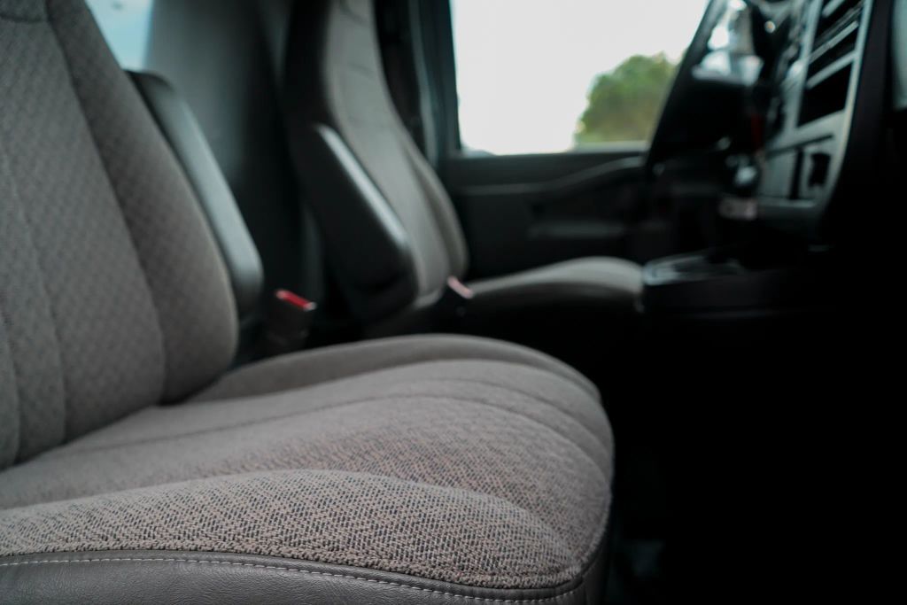 
								2017 Chevrolet Express Commercial Cutaway Cutaway Van 2D full									