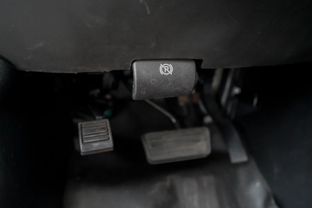 
								2017 Chevrolet Express Commercial Cutaway Cutaway Van 2D full									