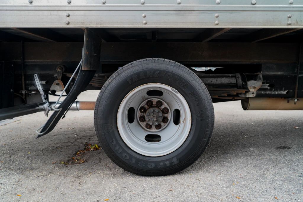 
								2017 Chevrolet Express Commercial Cutaway Cutaway Van 2D full									