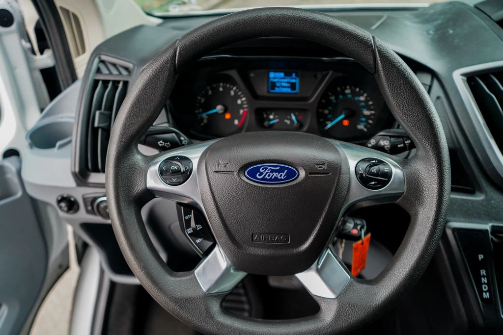 
								2018 Ford Transit 350 Wagon XLT w/Low Roof w/Sliding Side Door Van 3D full									