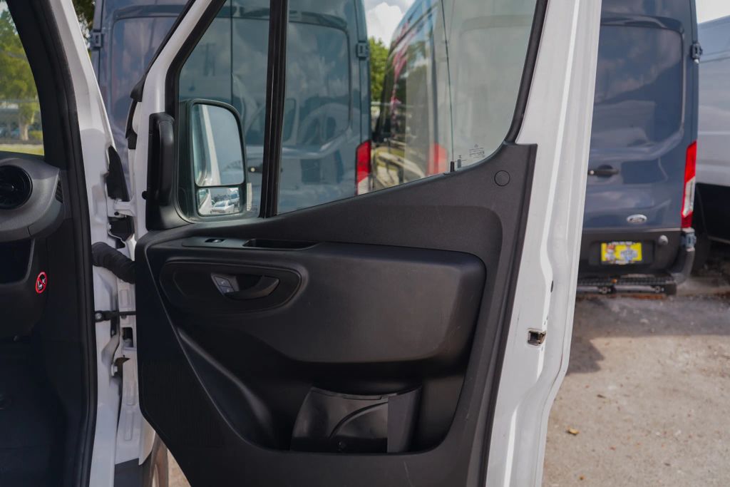 
								2023 Mercedes-Benz Sprinter 2500 Cargo High Roof w/170  WB Van 3D full									