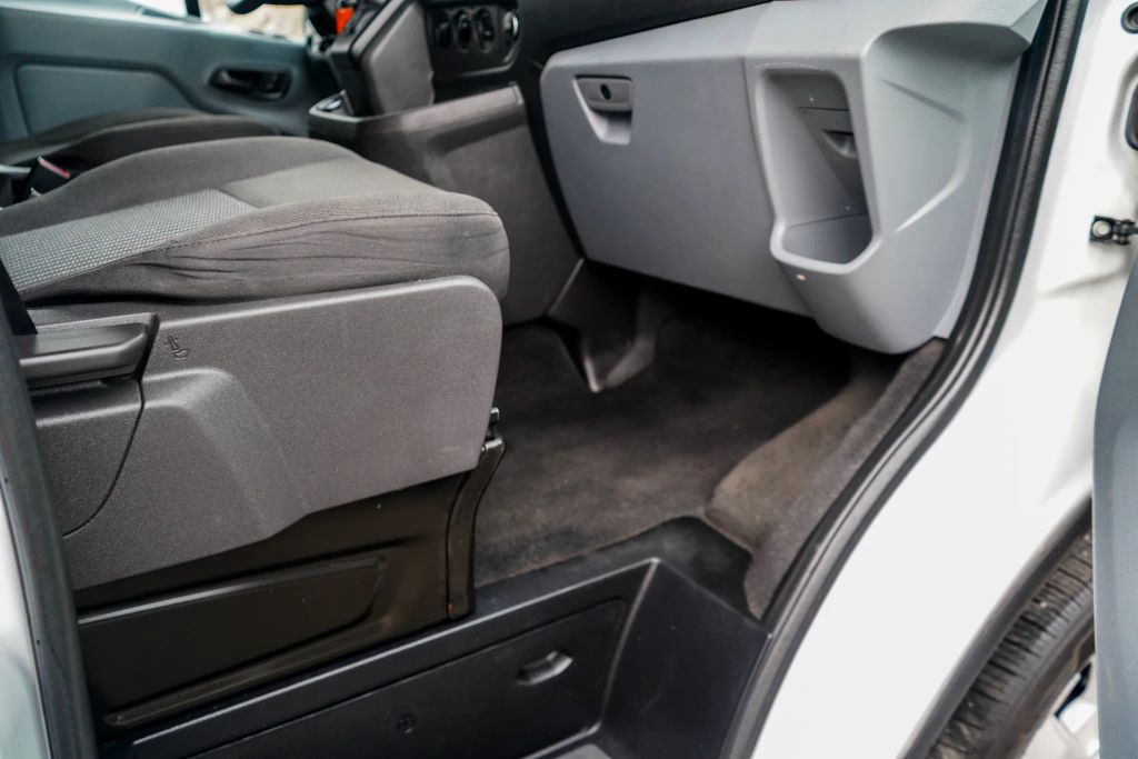 
								2018 Ford Transit 350 Wagon XLT w/Low Roof w/Sliding Side Door Van 3D full									