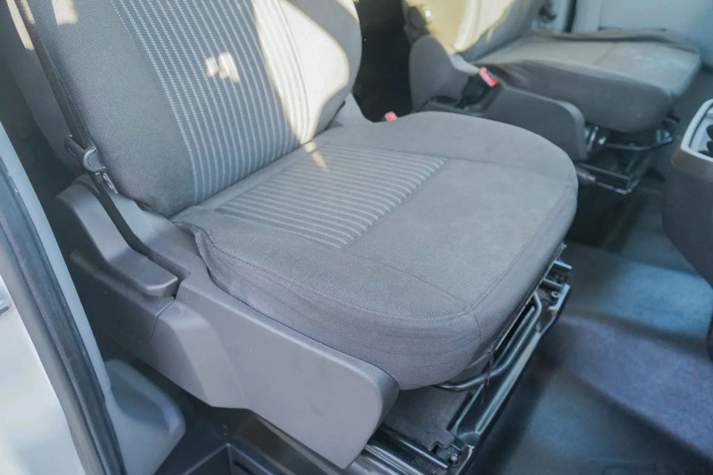 
								2018 Ford Transit 350 Wagon XLT w/Medium Roof w/Sliding Side Door Van 3D full									