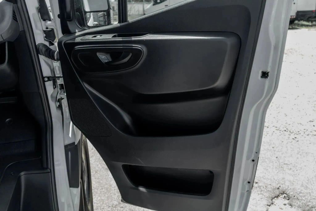 
								2023 Mercedes-Benz Sprinter 2500 Cargo High Roof w/170  WB Van 3D full									