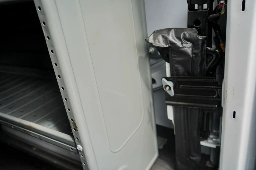 
								2017 Chevrolet Express 2500 Cargo Extended Van 3D full									