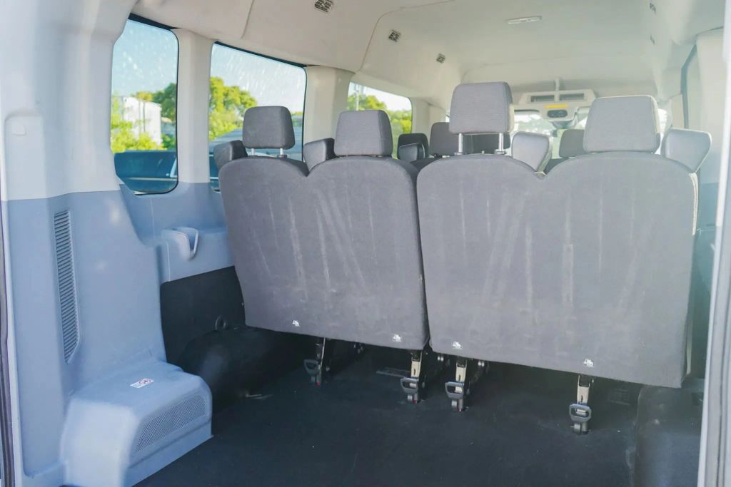 
								2018 Ford Transit 350 Wagon XLT w/Medium Roof w/Sliding Side Door Van 3D full									