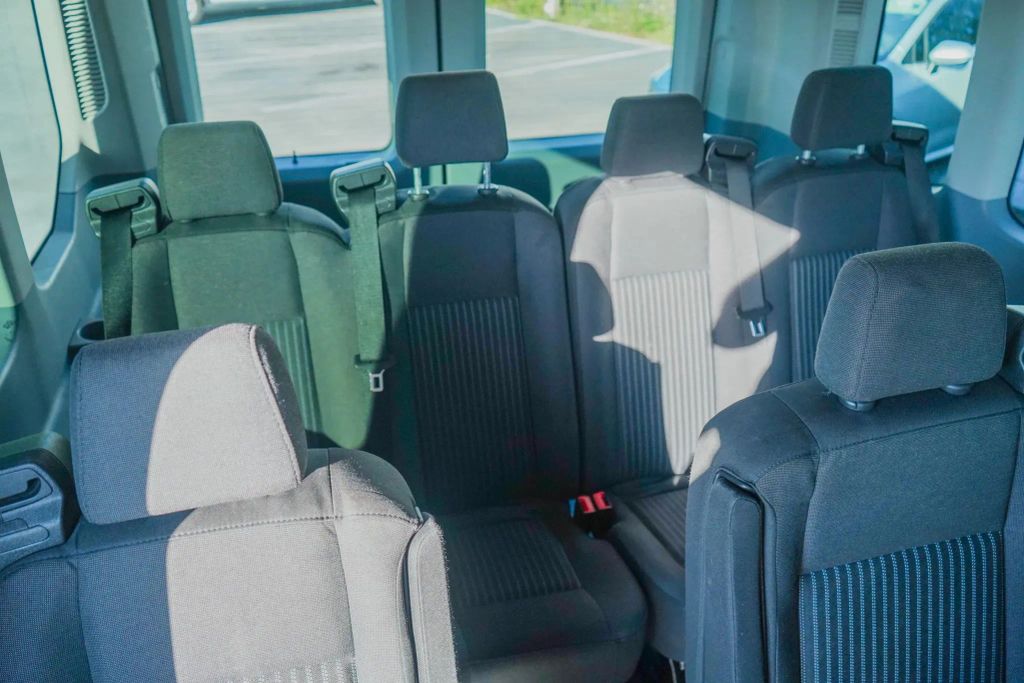 
								2018 Ford Transit 350 Wagon XLT w/Medium Roof w/Sliding Side Door Van 3D full									