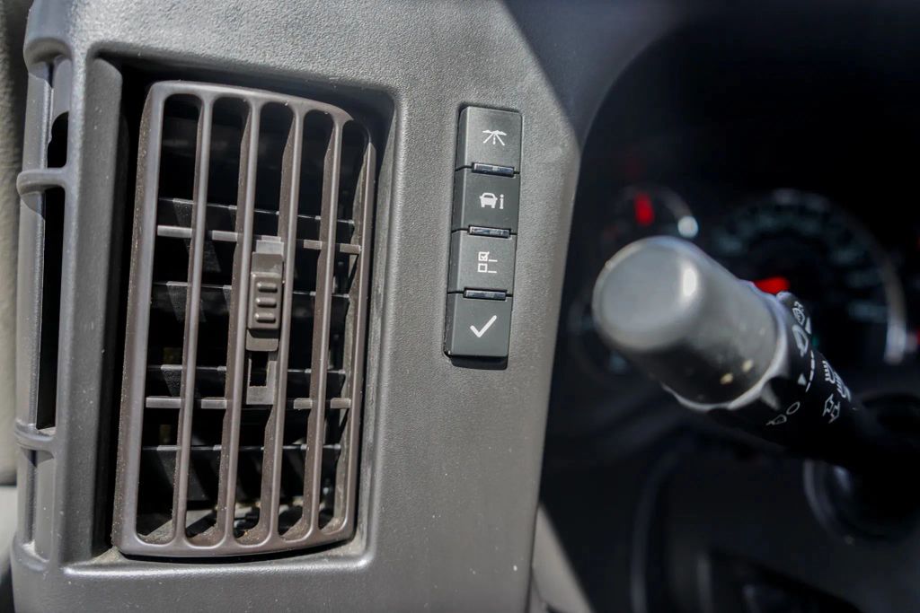 
								2017 Chevrolet Express 2500 Cargo Extended Van 3D full									