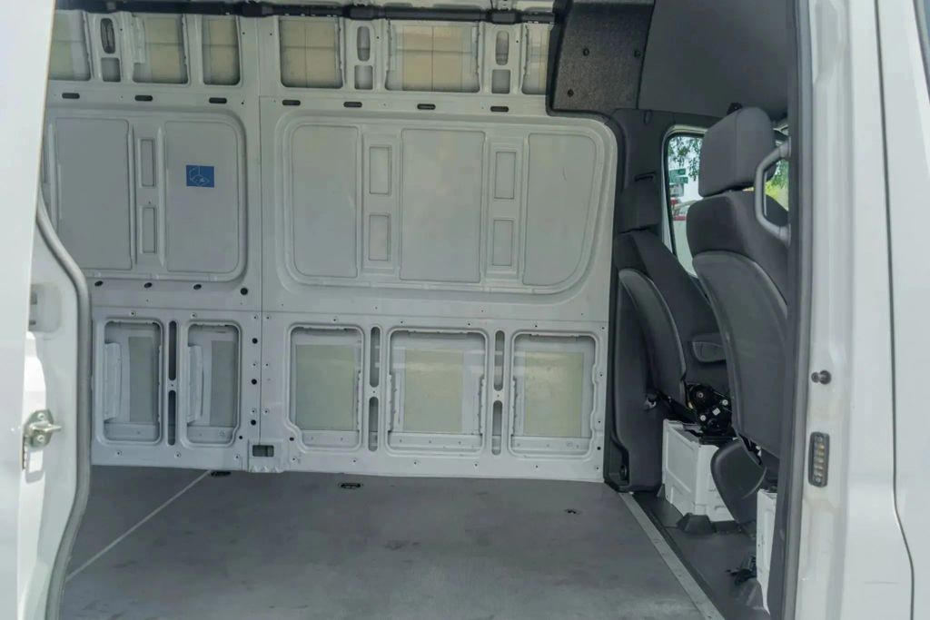 
								2023 Mercedes-Benz Sprinter 2500 Cargo High Roof w/170  WB Van 3D full									