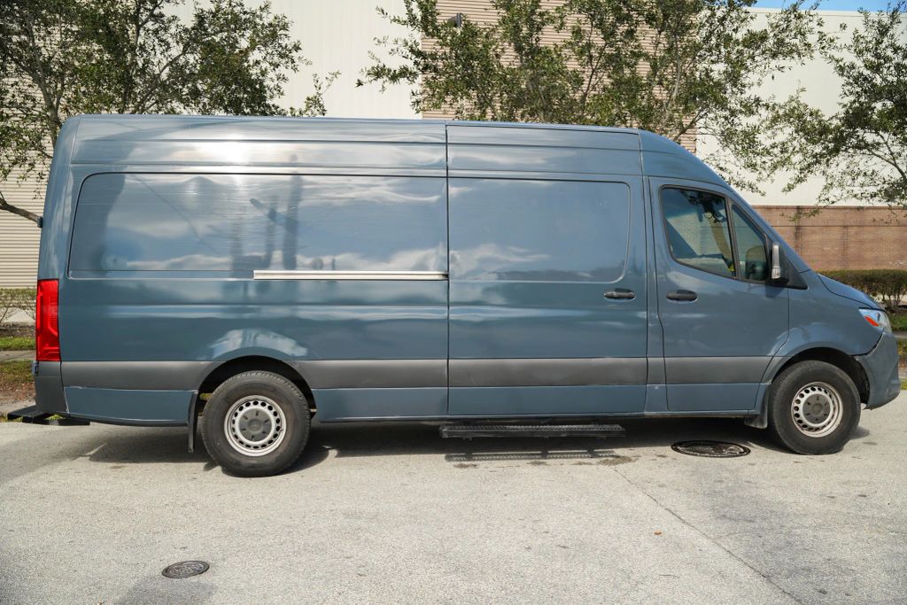 
								2019 Mercedes-Benz Sprinter 2500 Cargo High Roof w/170  WB Van 3D full									