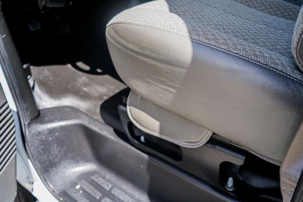 
								2017 Chevrolet Express 2500 Cargo Extended Van 3D full									