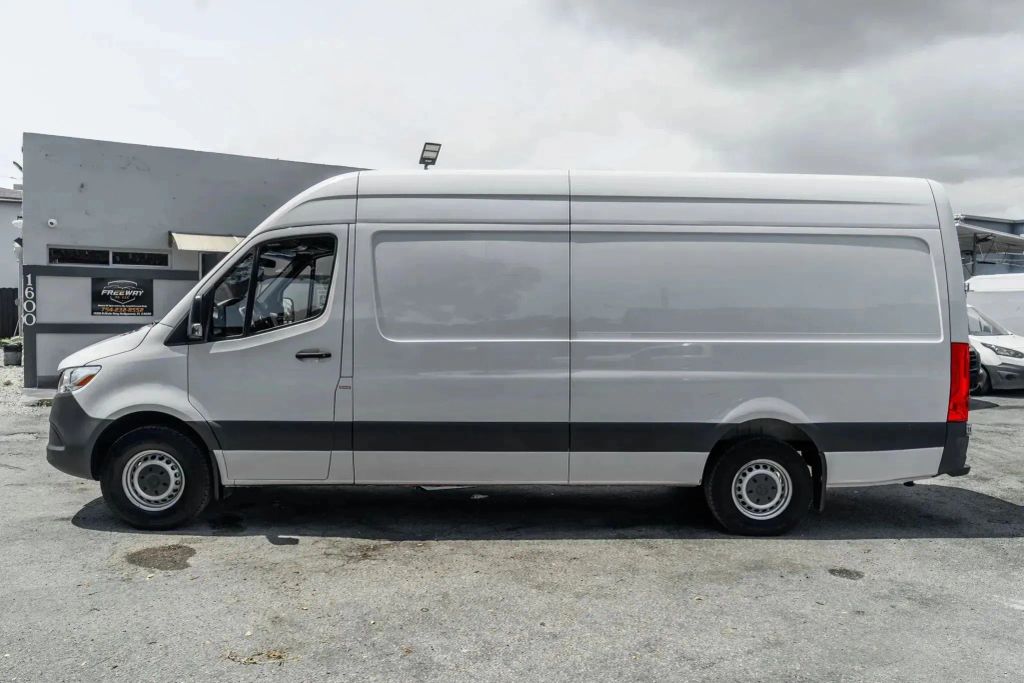 
								2023 Mercedes-Benz Sprinter 2500 Cargo High Roof w/170  WB Van 3D full									