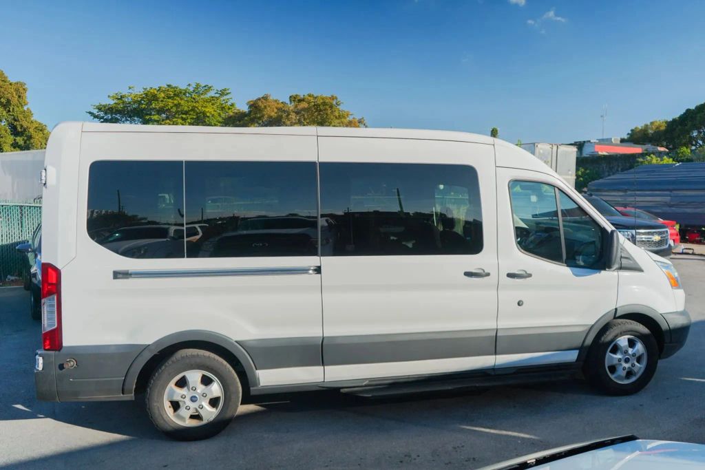 
								2018 Ford Transit 350 Wagon XLT w/Medium Roof w/Sliding Side Door Van 3D full									