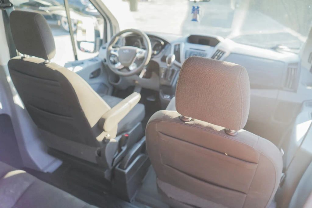 
								2018 Ford Transit 350 Wagon XLT w/Medium Roof w/Sliding Side Door Van 3D full									