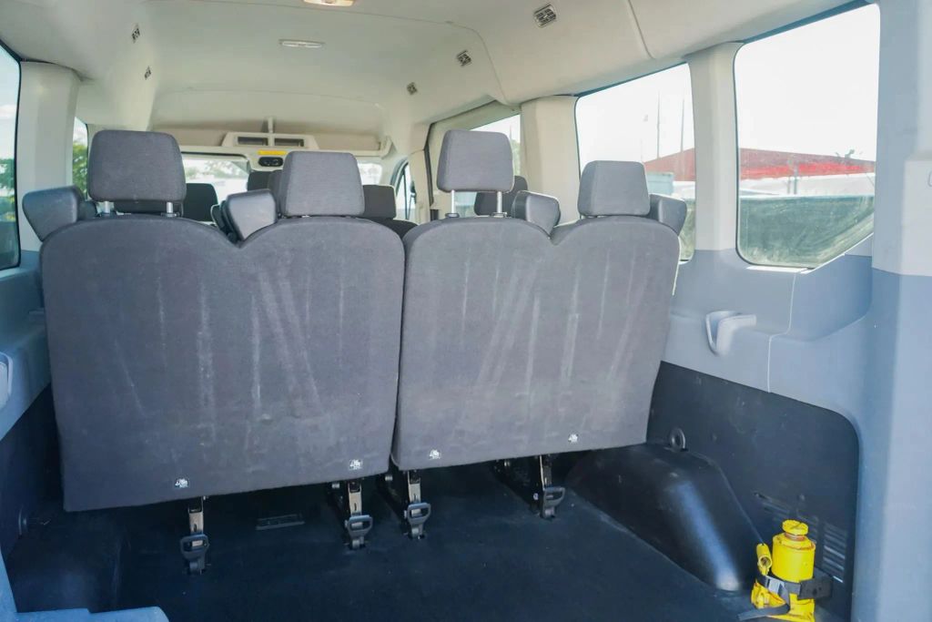 
								2018 Ford Transit 350 Wagon XLT w/Medium Roof w/Sliding Side Door Van 3D full									