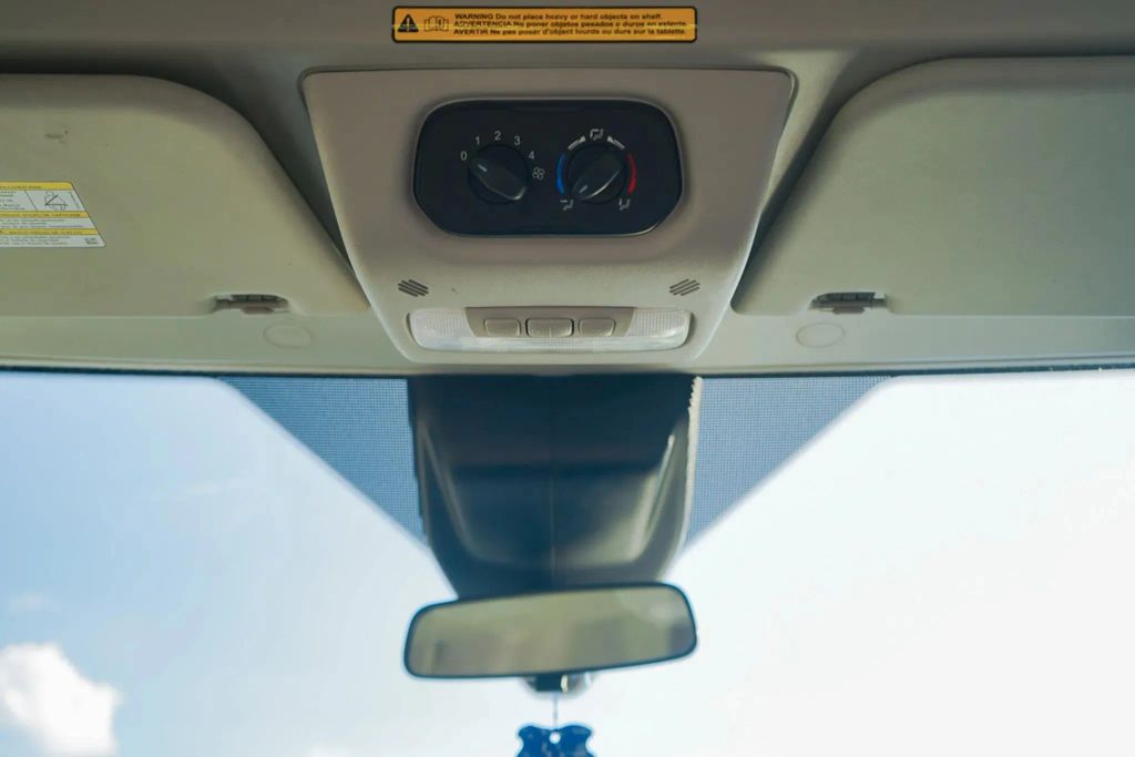 
								2018 Ford Transit 350 Wagon XLT w/Medium Roof w/Sliding Side Door Van 3D full									