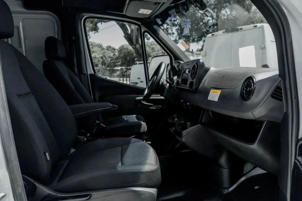 
								2023 Mercedes-Benz Sprinter 2500 Cargo High Roof w/170  WB Van 3D full									