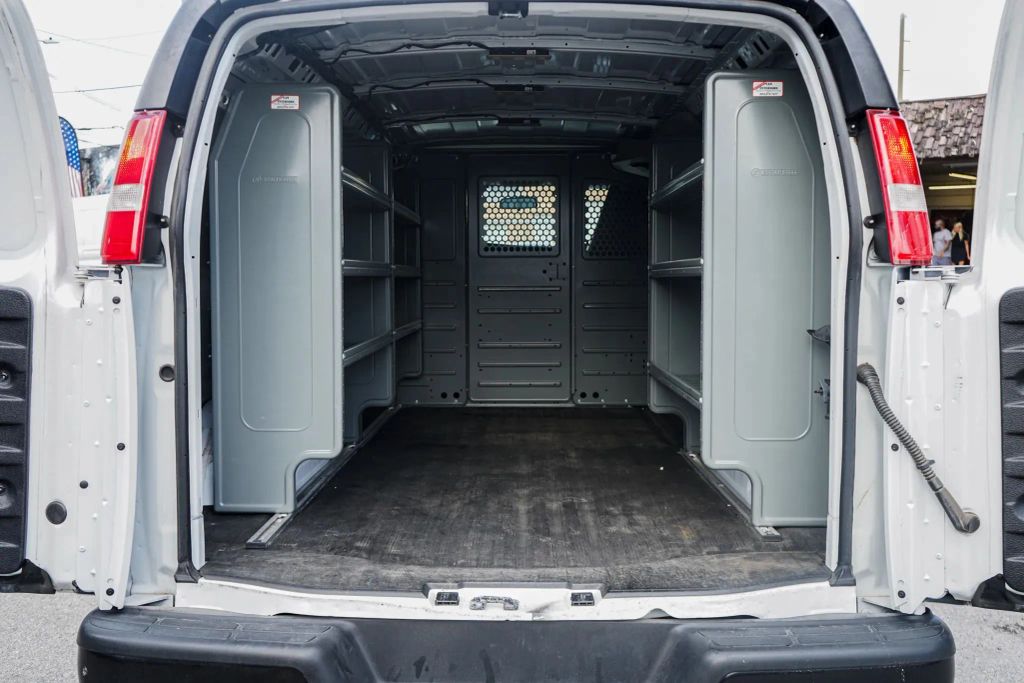 
								2017 Chevrolet Express 2500 Cargo Extended Van 3D full									