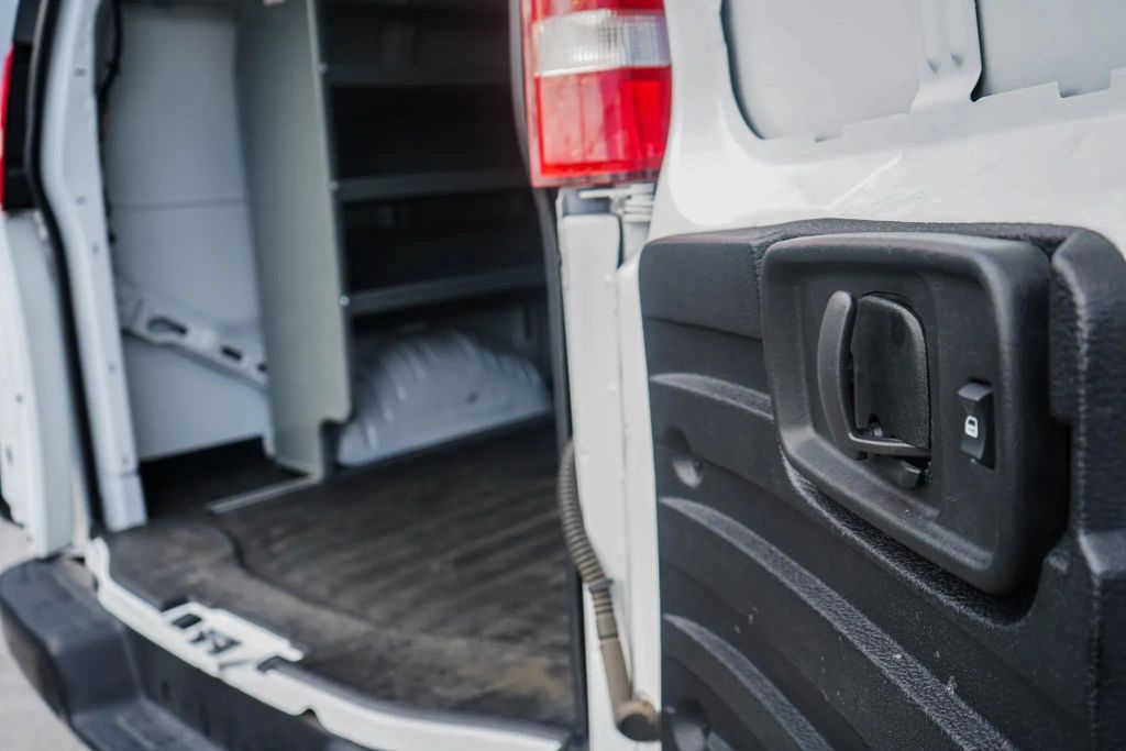 
								2017 Chevrolet Express 2500 Cargo Extended Van 3D full									