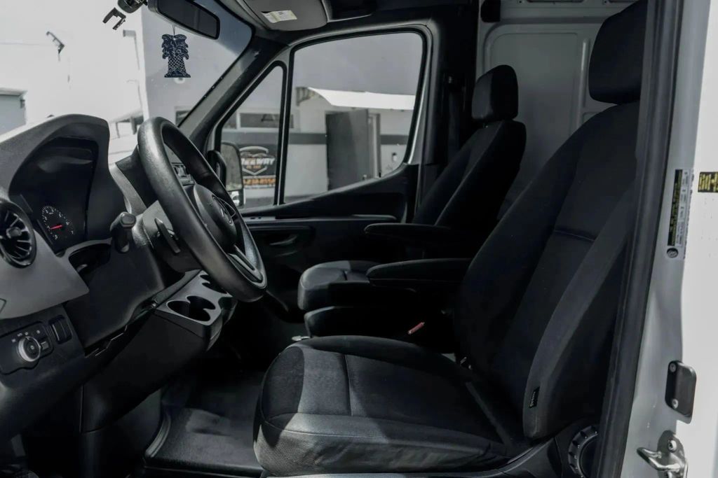 
								2023 Mercedes-Benz Sprinter 2500 Cargo High Roof w/170  WB Van 3D full									