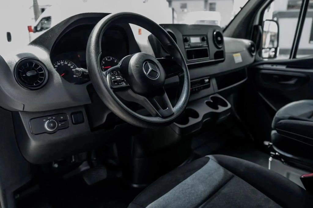 
								2023 Mercedes-Benz Sprinter 2500 Cargo High Roof w/170  WB Van 3D full									